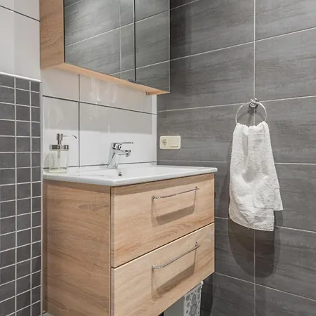 Haus Dienten Steinadler